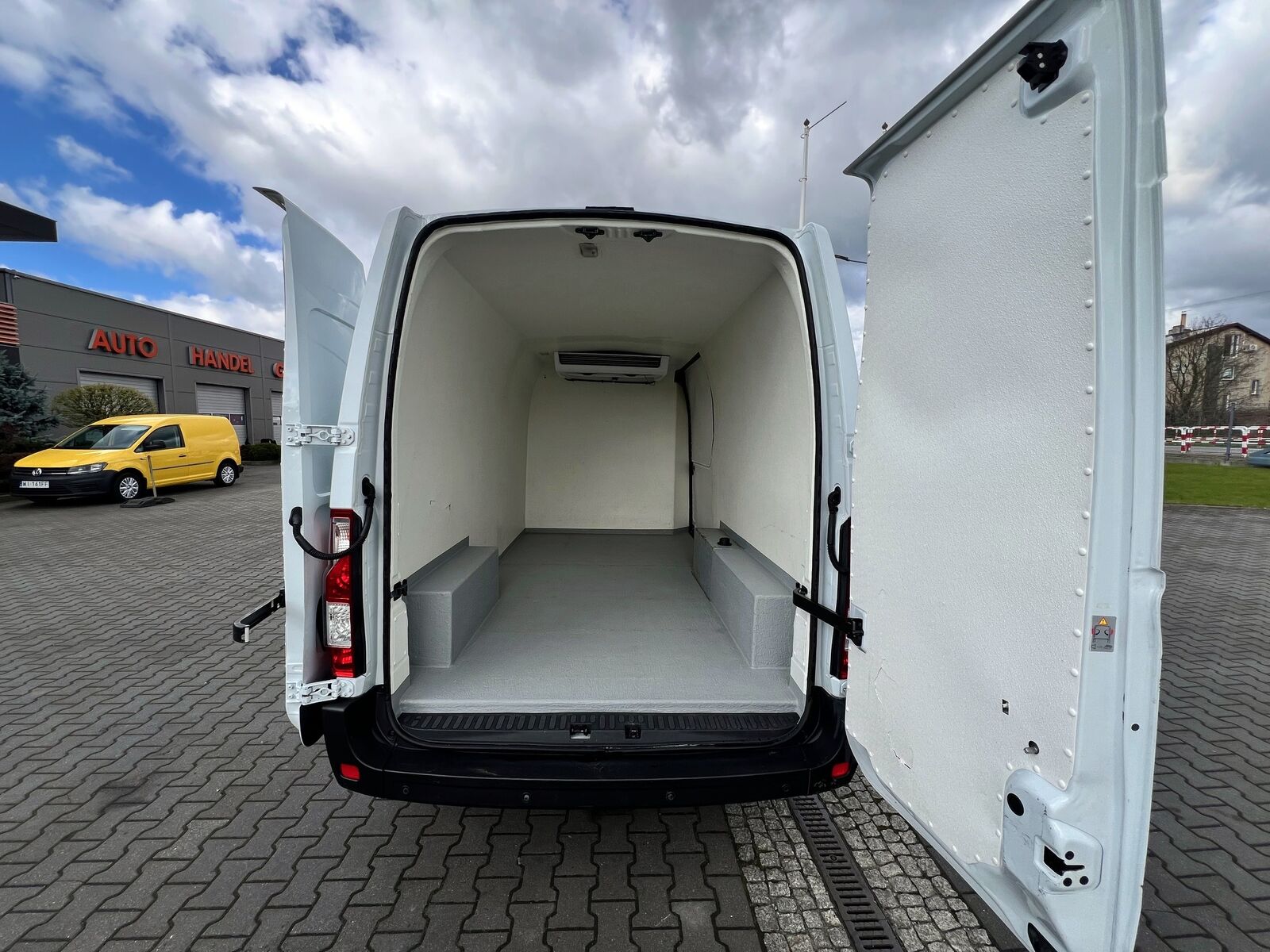 микроавтобус рефрижератор Renault Master 130 DCI L3H2 Maxi Chłodnia