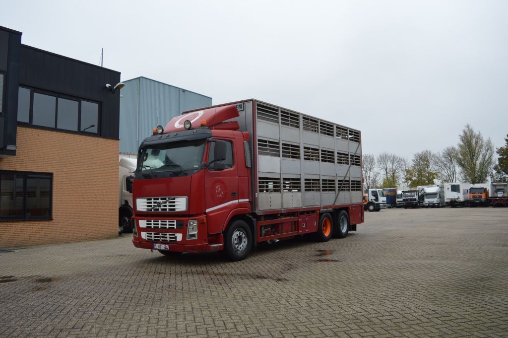 loomaveok veoauto Volvo FH 380 Állatszállító