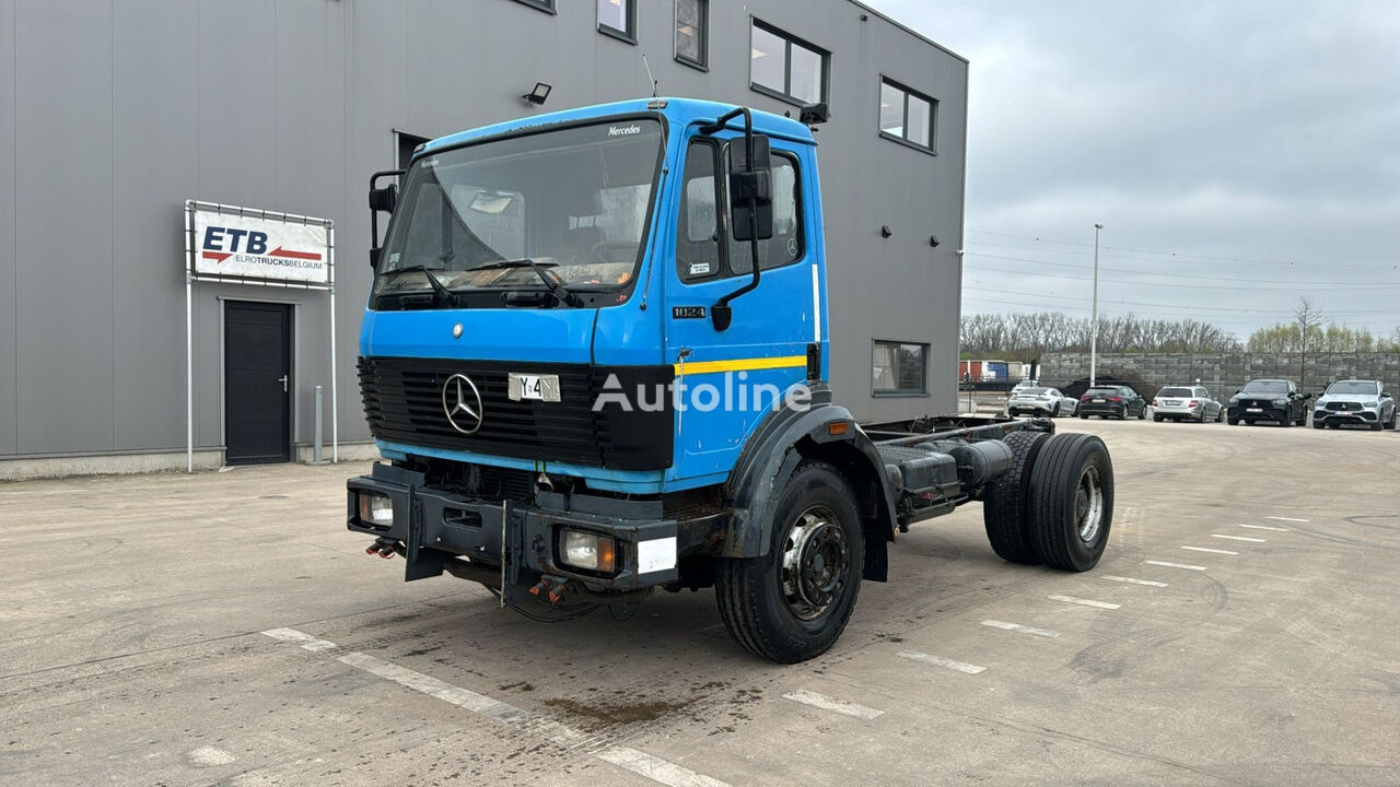 šassii veoauto Mercedes-Benz SK 1824 (GRAND PONT / LAMES / V8 / POMPE MANUELLE)