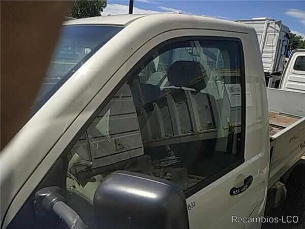 küljeklaas Luna Puerta Delantera Izquierda Volkswagen T5 Transporter (7H)(04.200 tüübi jaoks veoauto Volkswagen T5 Transporter (7H)(04.2003->) 1.9 Combi (largo) techo elevado [1,9 Ltr. - 62 kW TDI CAT (BRR)]